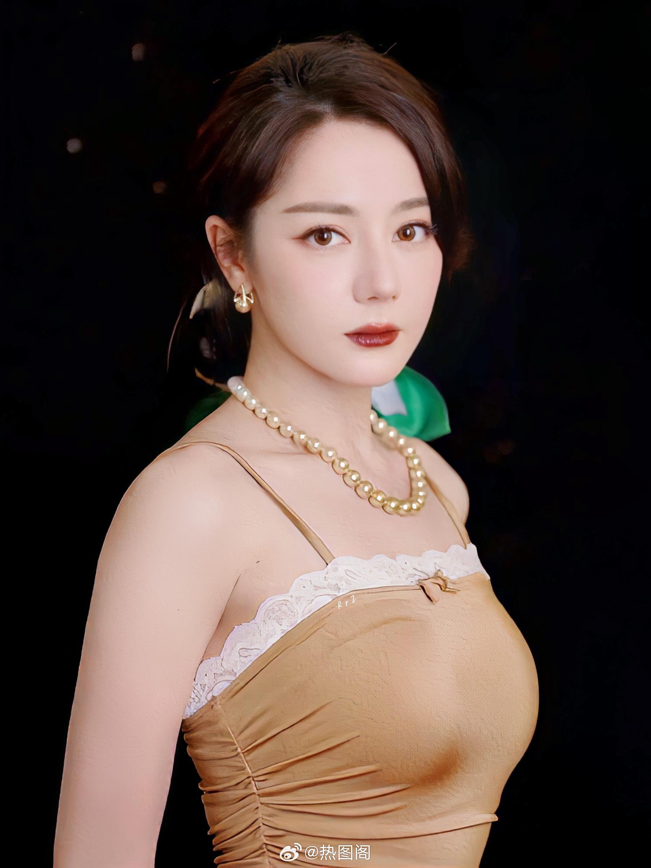 热巴给开推团准备了新疆特产热巴好漂亮 热图阁公众号 