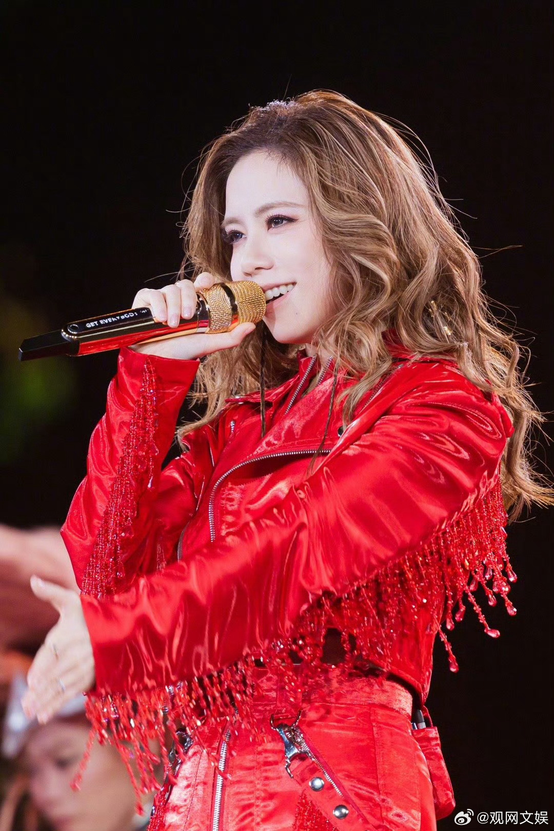 邓紫棋小说启示路获刀锋图书奖      4月17日，发文回应其小说《启示路》获得