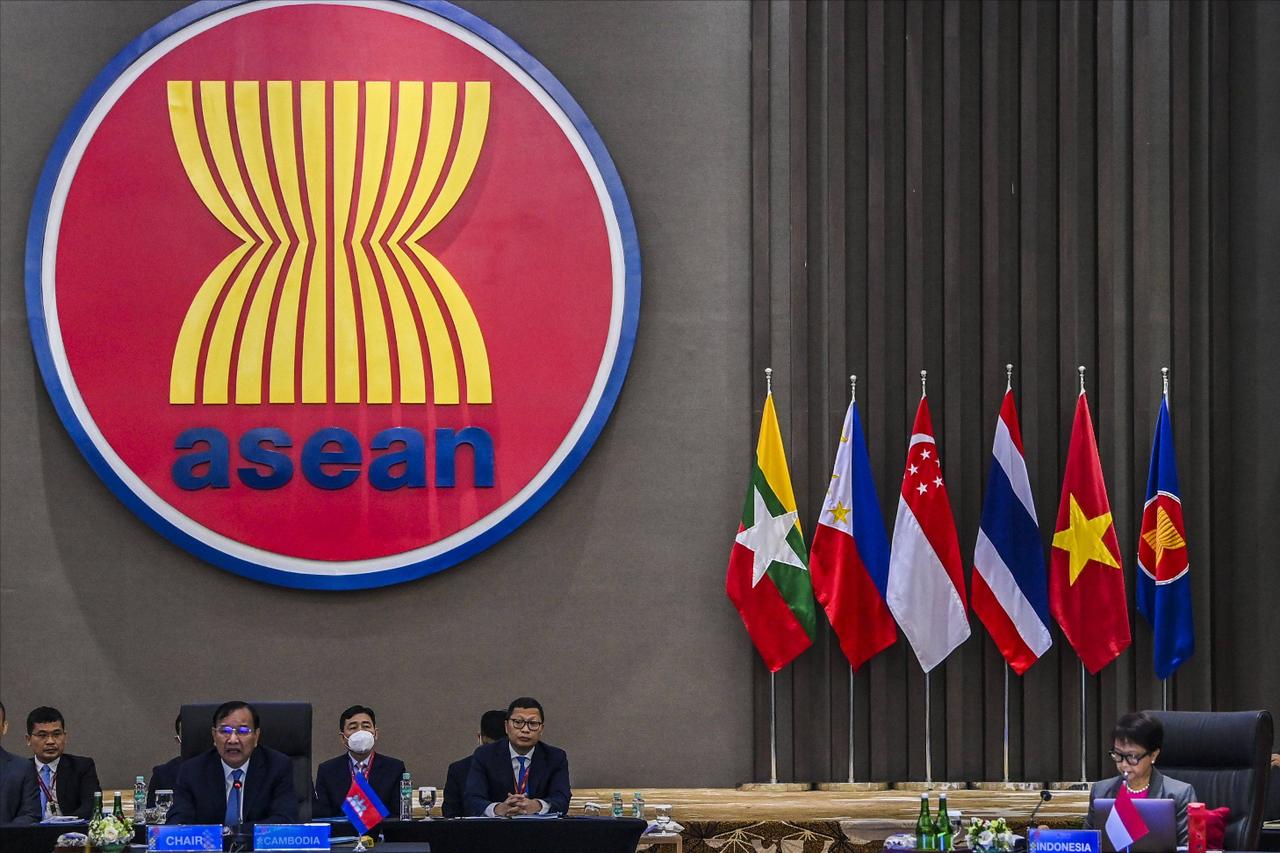 王毅外长没有现身，美日印澳说出心里话，华春莹一句话，给所有国家敲响了警钟。

7
