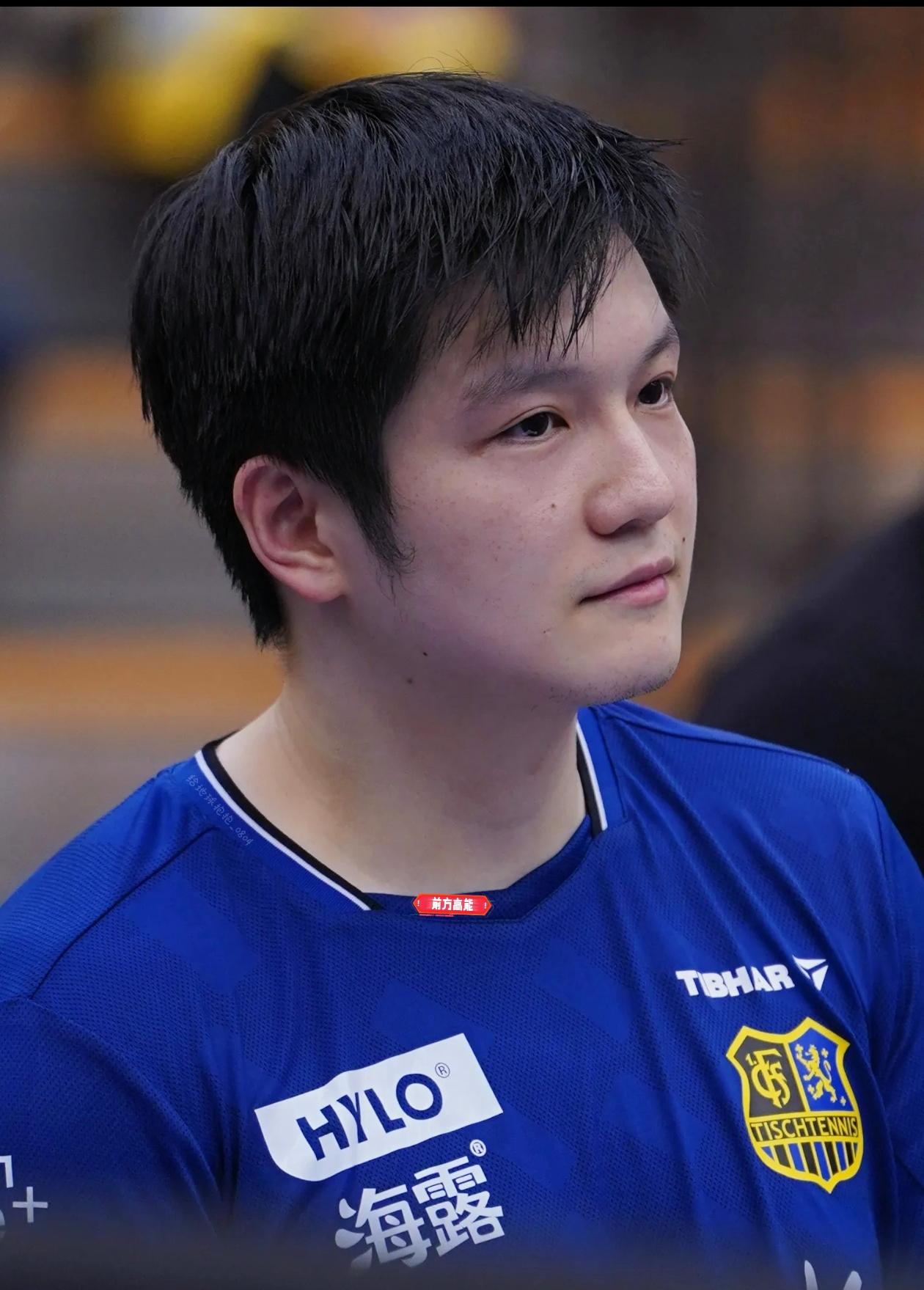 他首秀居然输了。
这事儿一下就有意思了。

一个世界第一的乒乓运动员。
自己主动