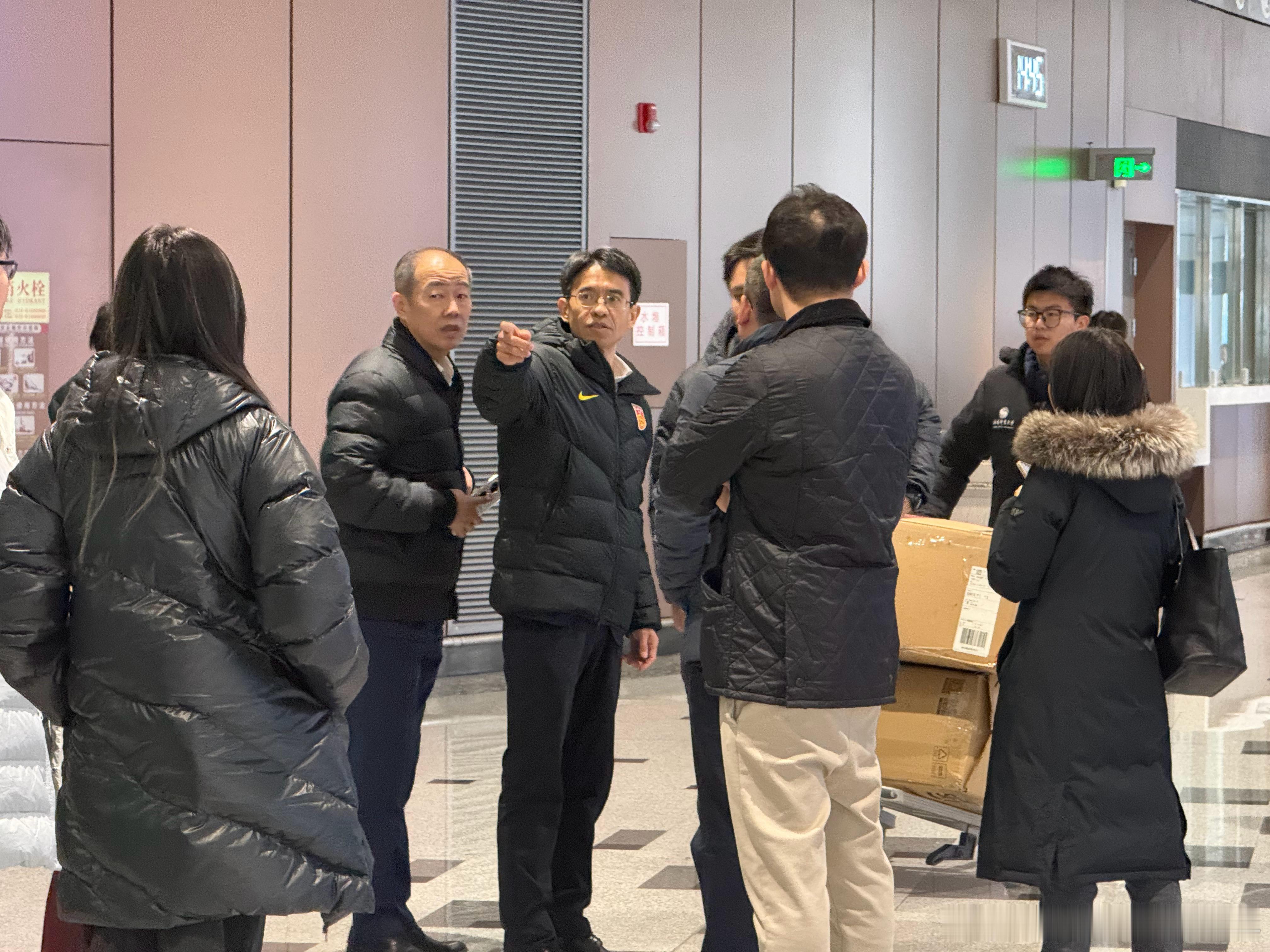 U23国足今日回国懂球帝记者现场报道，北京时间今天下午，U23国足已乘卡塔尔航空