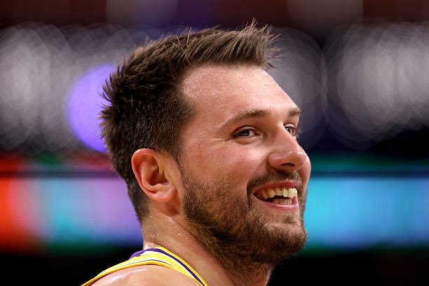 湖人已经8连胜了 东契奇今天60分  独行侠球迷又是难过的一天湖人vs热火 东契