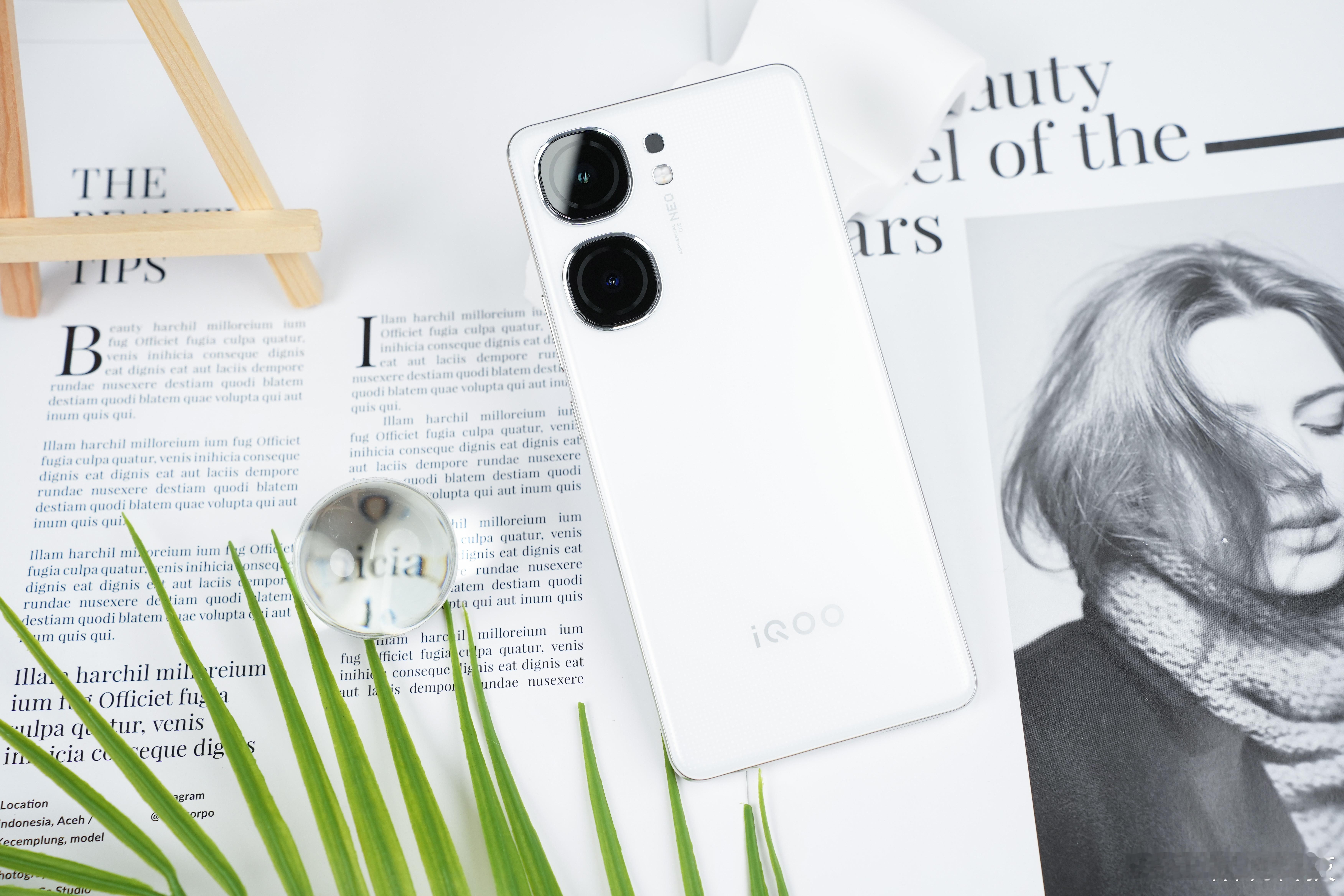 iQOO Neo9s Pro星曜白开箱，中框都做成白色的手机还是非常少的，很漂亮