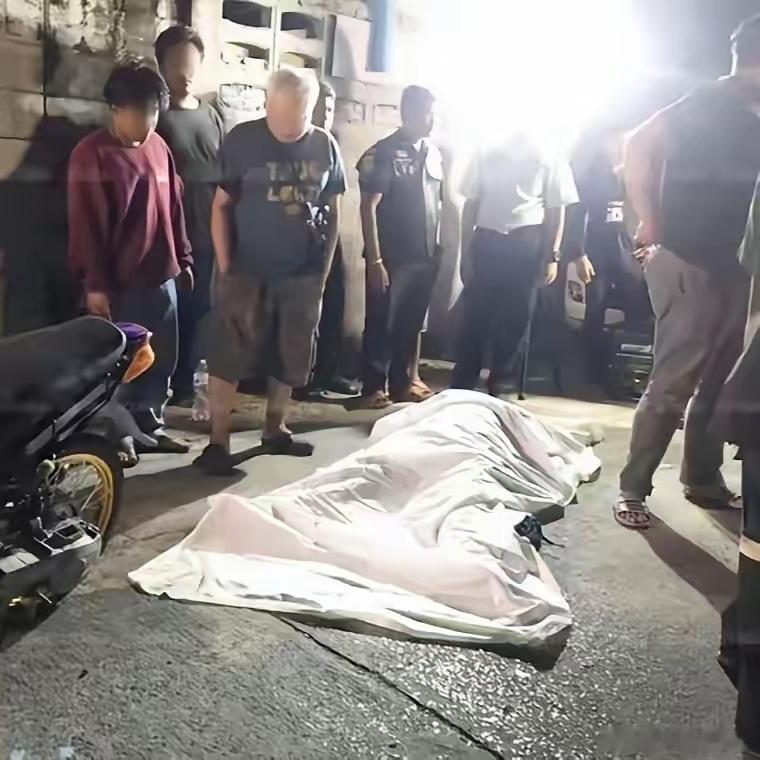 20岁中国富二代泰国公寓遇害跨国情杀悲剧8月8日泰国春武里府梭桃邑突发命案，20