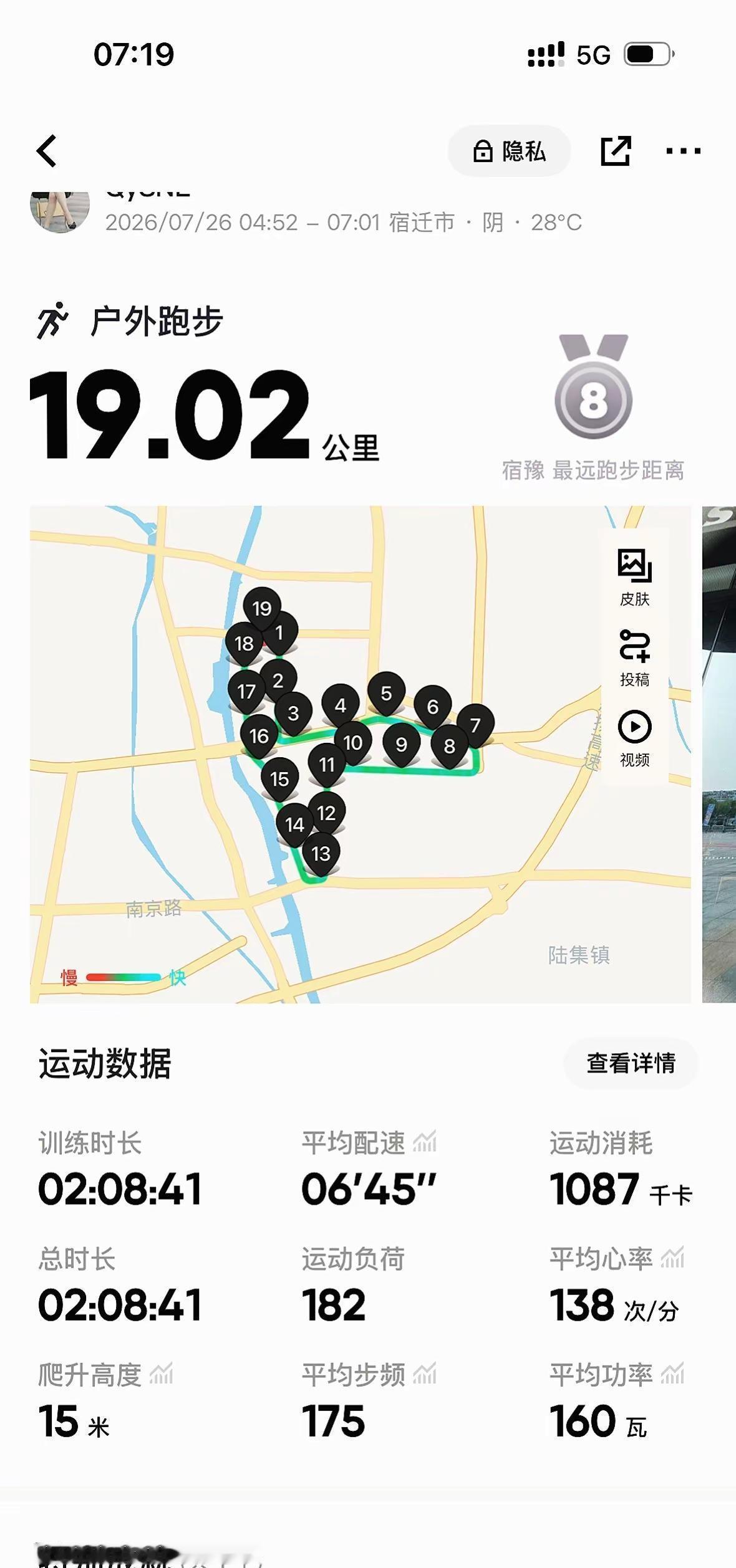以前以为的三分钟热情，结果却持续了一天又一天，一年又一年，渐渐喜欢这种孤独又自由