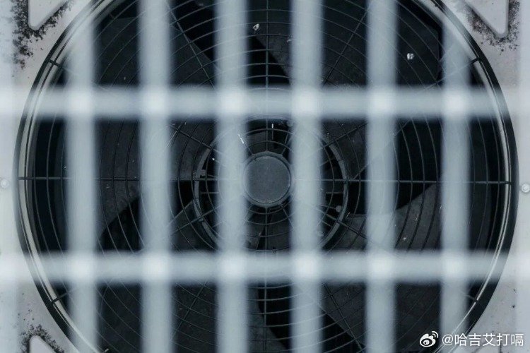 凤凰新闻【亏损30亿，一代空调大王暴雷】作者：无情从叫板董明珠到告别资本市场，志