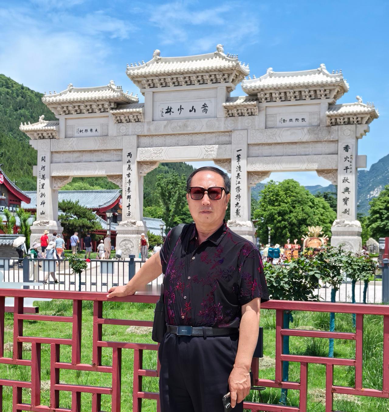 今天去了少林寺，景区没啥变化，一切如故，只是少林寺原主持释永信近日被公判有期徒刑