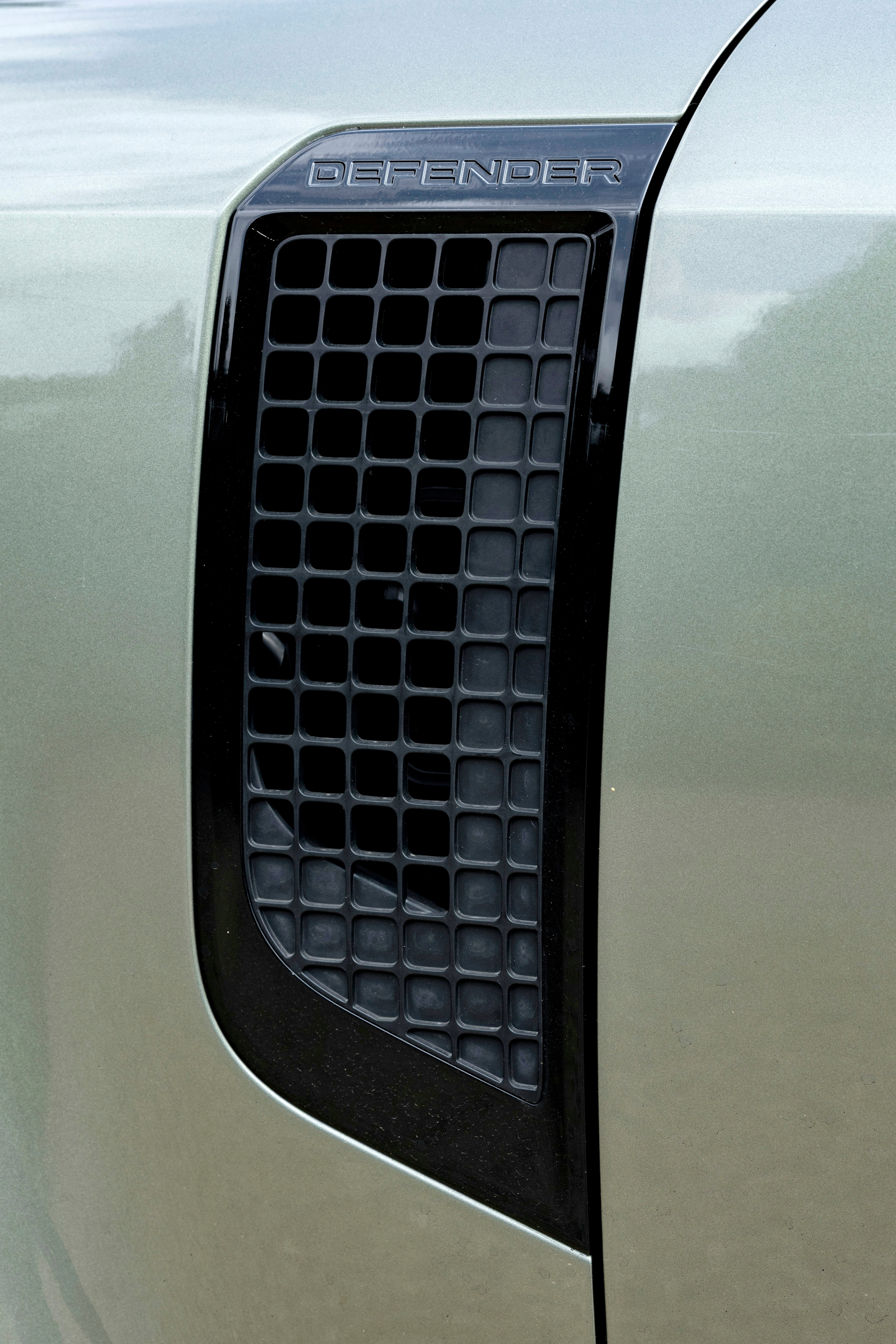 2024 Land Rover Defender 90 D250 X-Dynam