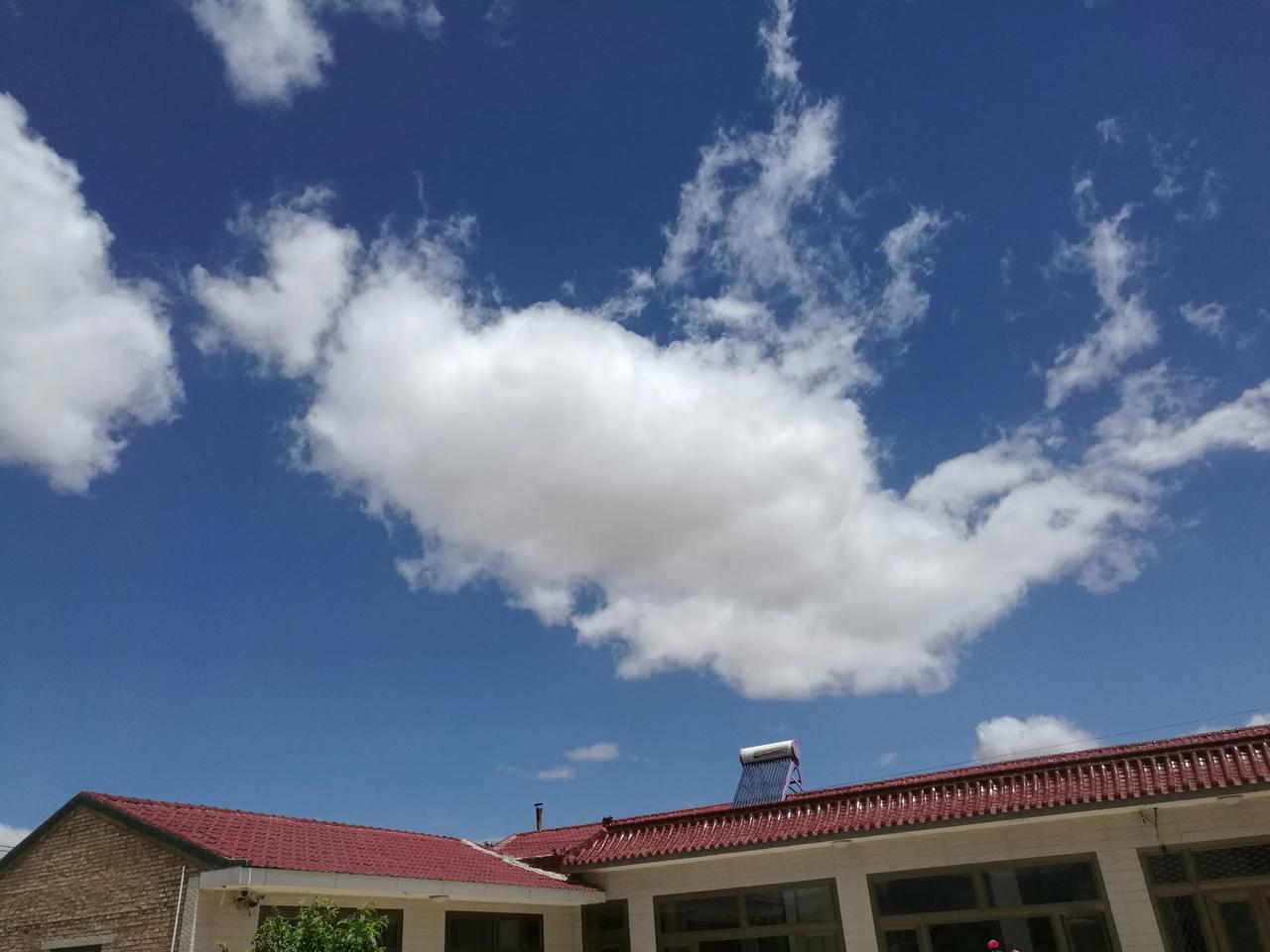 分享一张蓝天白云照片