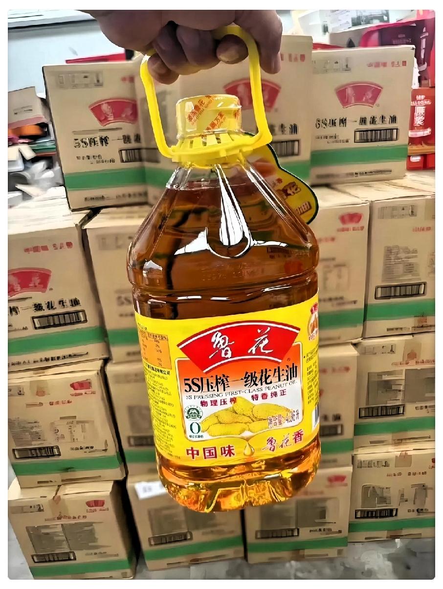 逛超市买油，我早就不看什么大牌子了。以前总觉得广告打得响，那油肯定差不了，现在想