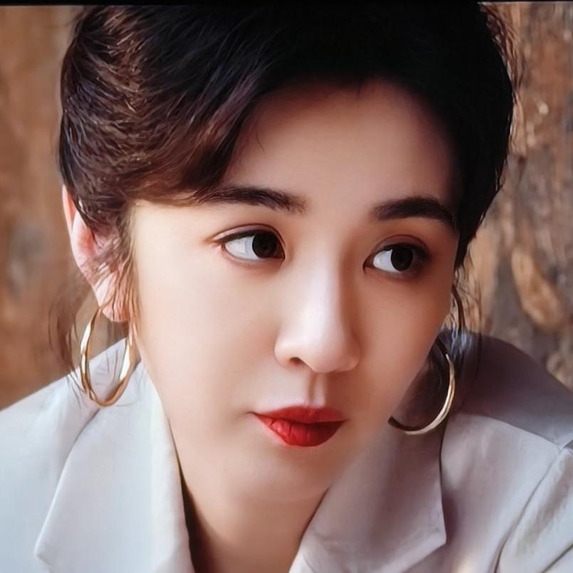 《主角》第三十七集里，米兰特意到花彩香的凉皮摊看望她，这一幕还挺有看头。花彩香曾