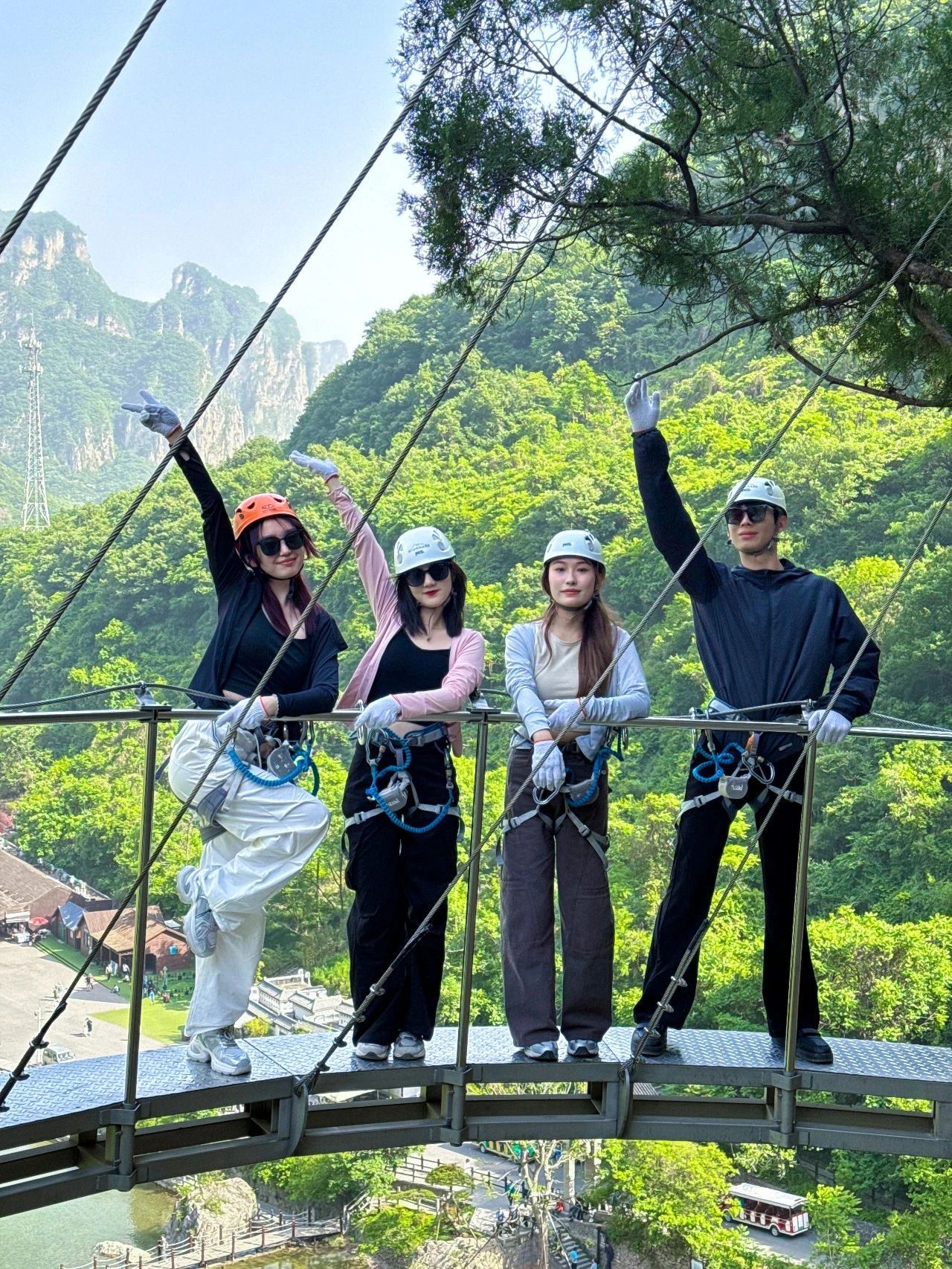 🍃听风、望远、观日落每一步都是向上的风景🌸让我们约在云台山的春天里   一路