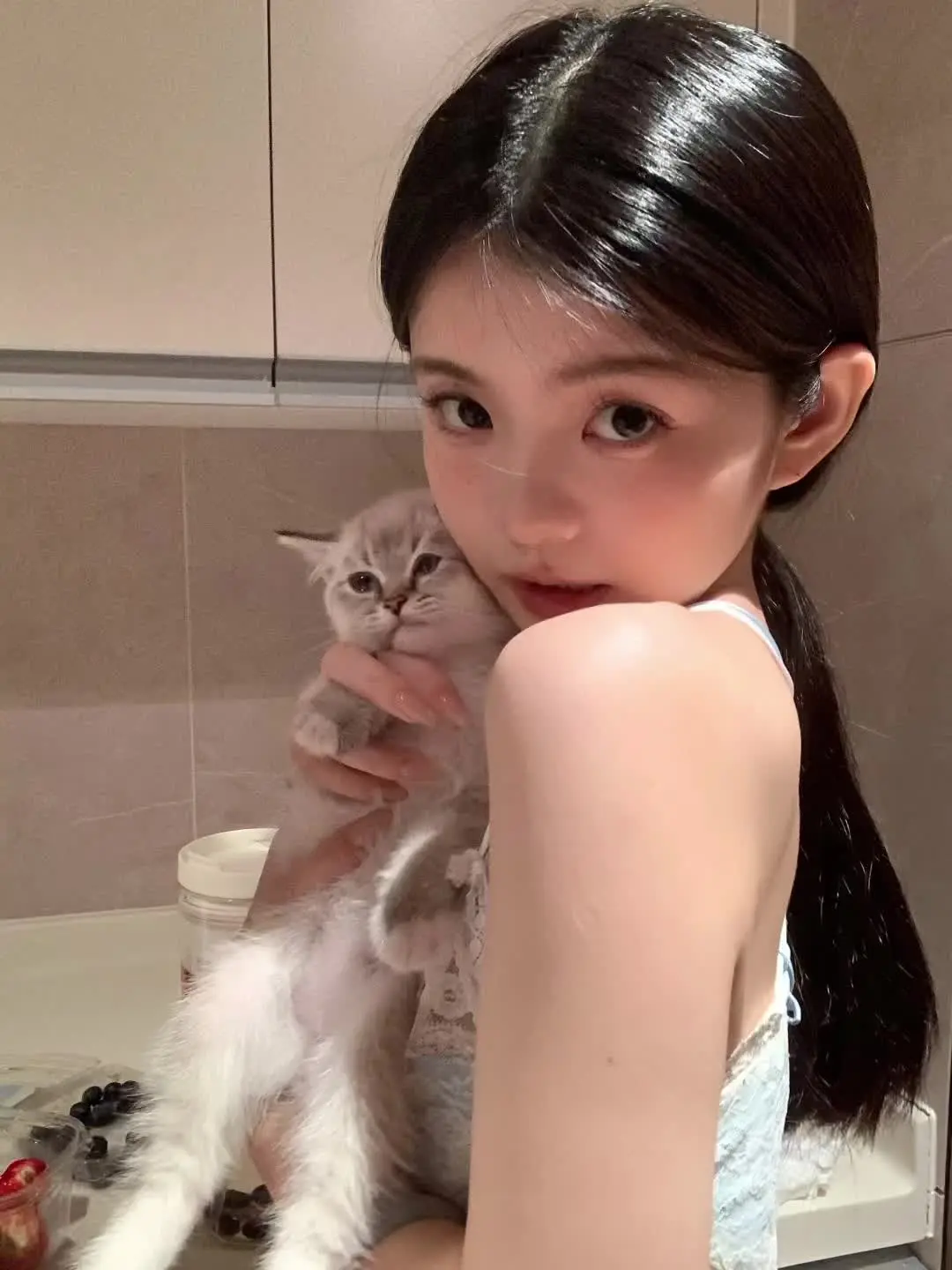 明明是我更可爱吧 不许和她说话了