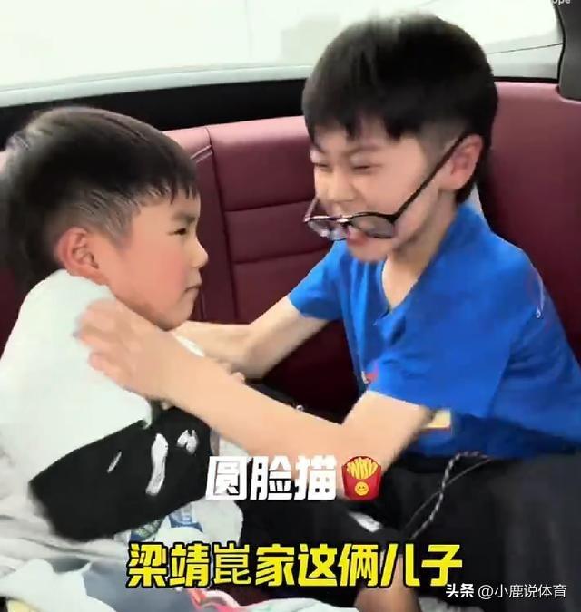 顶级的荣誉感，从来不是大人挂在墙上装样子，是小孩打心底自带的骄傲！
 
别人家里