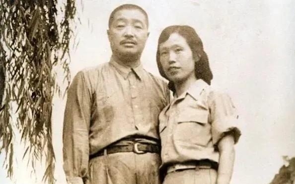 1969年，病重的贺龙，大便一直解不出来，痛苦不堪。

那个冬天特别冷，北京西山