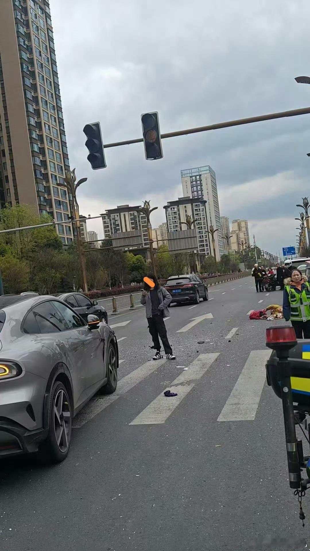 我管你这的那的，图片里有小米汽车就是他全责。