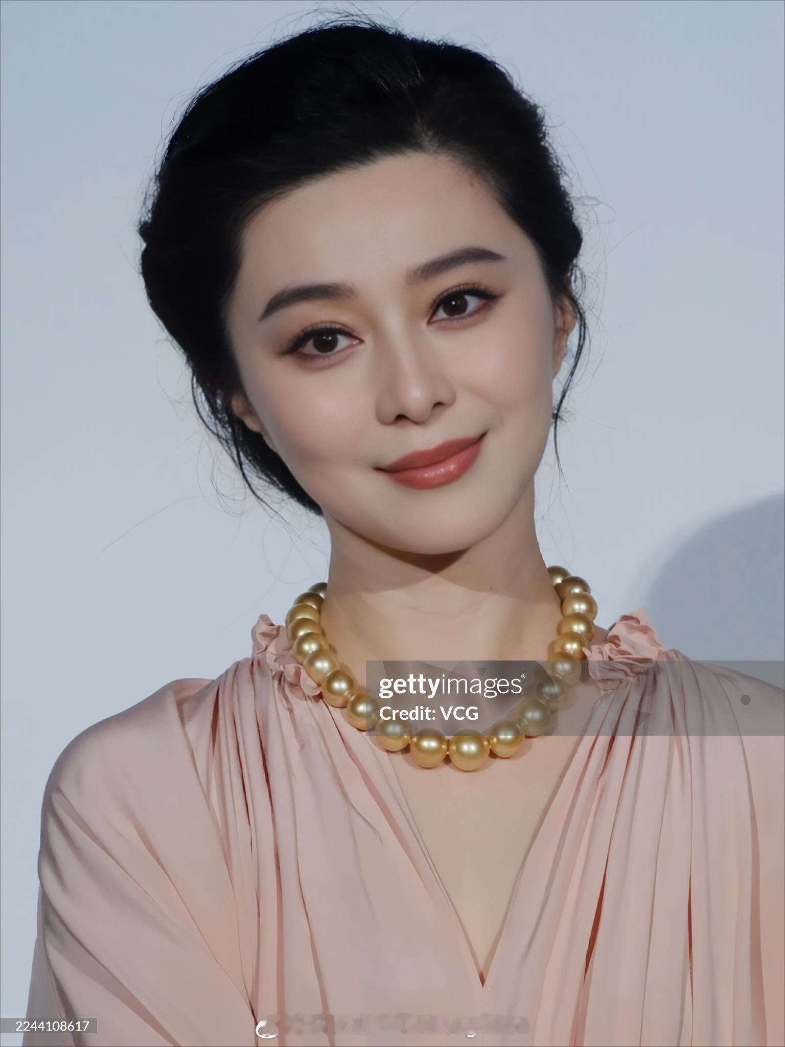 视觉中国镜头下的范冰冰 [哇][捂嘴哭] ​​​