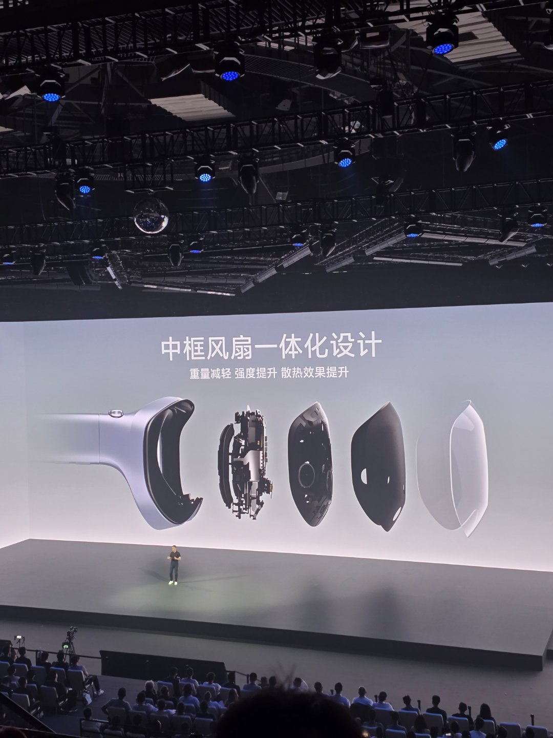 vivo Vision 重量仅398g昨天体验了20多分钟， 摘下来的时候几乎是