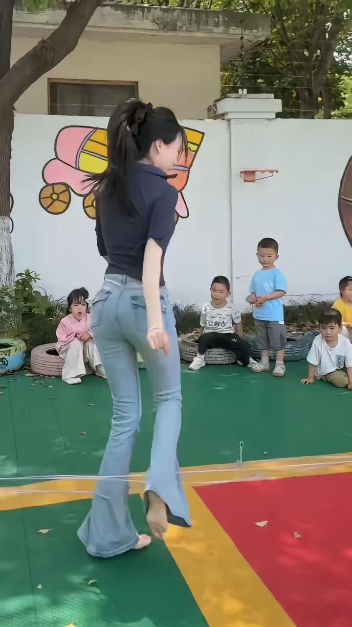 我发现一般幼师漂亮的都多，但是很好奇幼师最终都嫁给什么人了。
我旁边的亲朋好友，