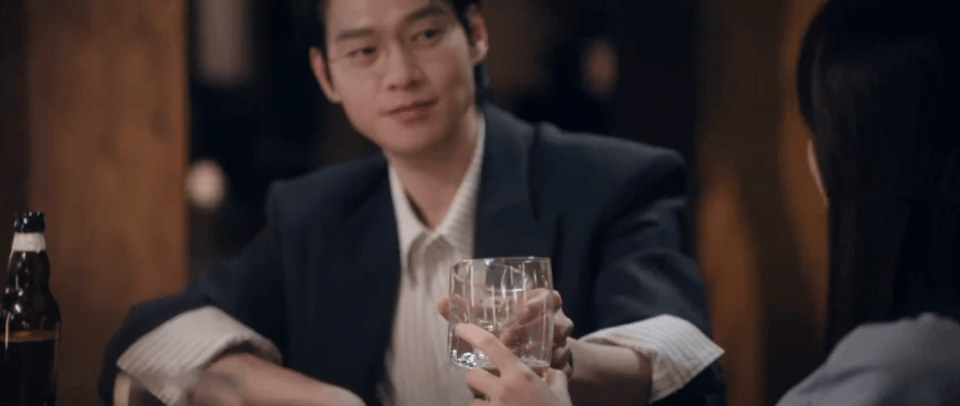 第一次见自己给自己祛魅的男主 别人都在拼命立精英人设，他却主动撕掉光环说自己只是