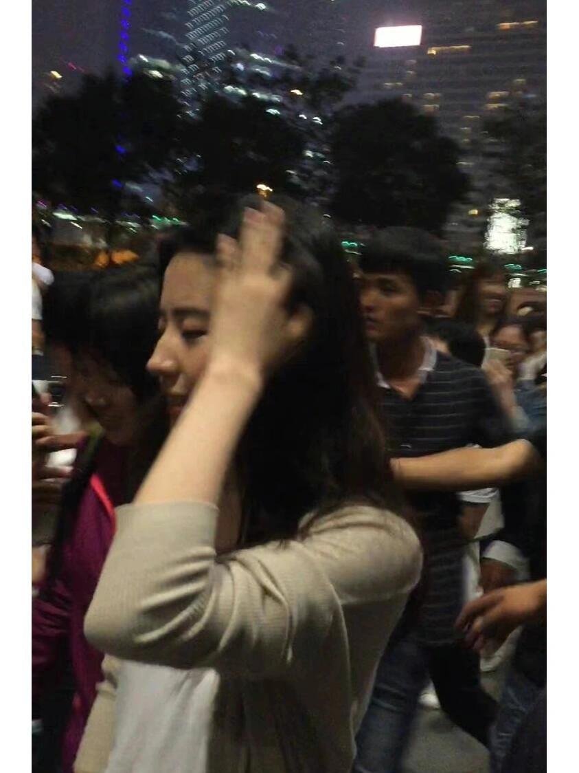 刘亦菲穿搭太有松弛感了 