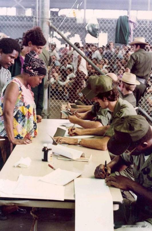 1980年，古巴的领导人卡斯特罗为了报复美国，竟然将 15万名罪犯以及精神病患者