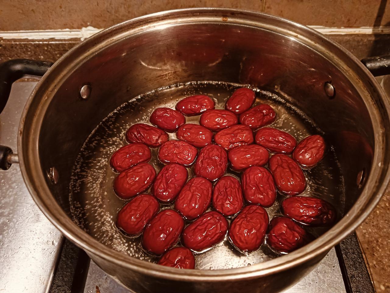 快过年了，老伴儿给亲友订购了胶东面食礼盒，说是可以空出时间好好休息!而我还是喜欢