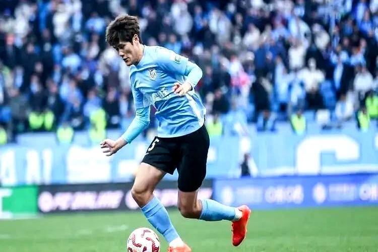 九队带着负分挣扎，大连的零分成了底牌。
 
升入中超第二年，冬窗一口气换血十人。