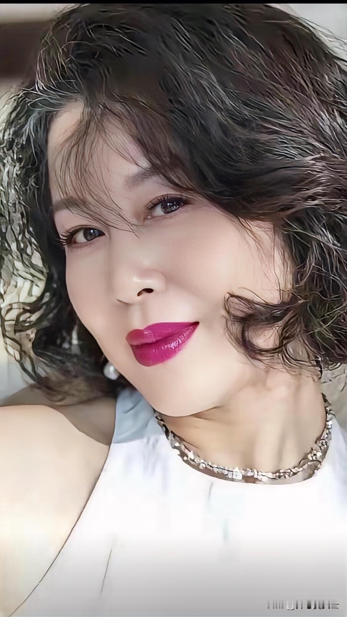 要坚信当下的选择就是正确的
成年人的绝交是不声不响的
不翻脸是格局，说再见是智慧