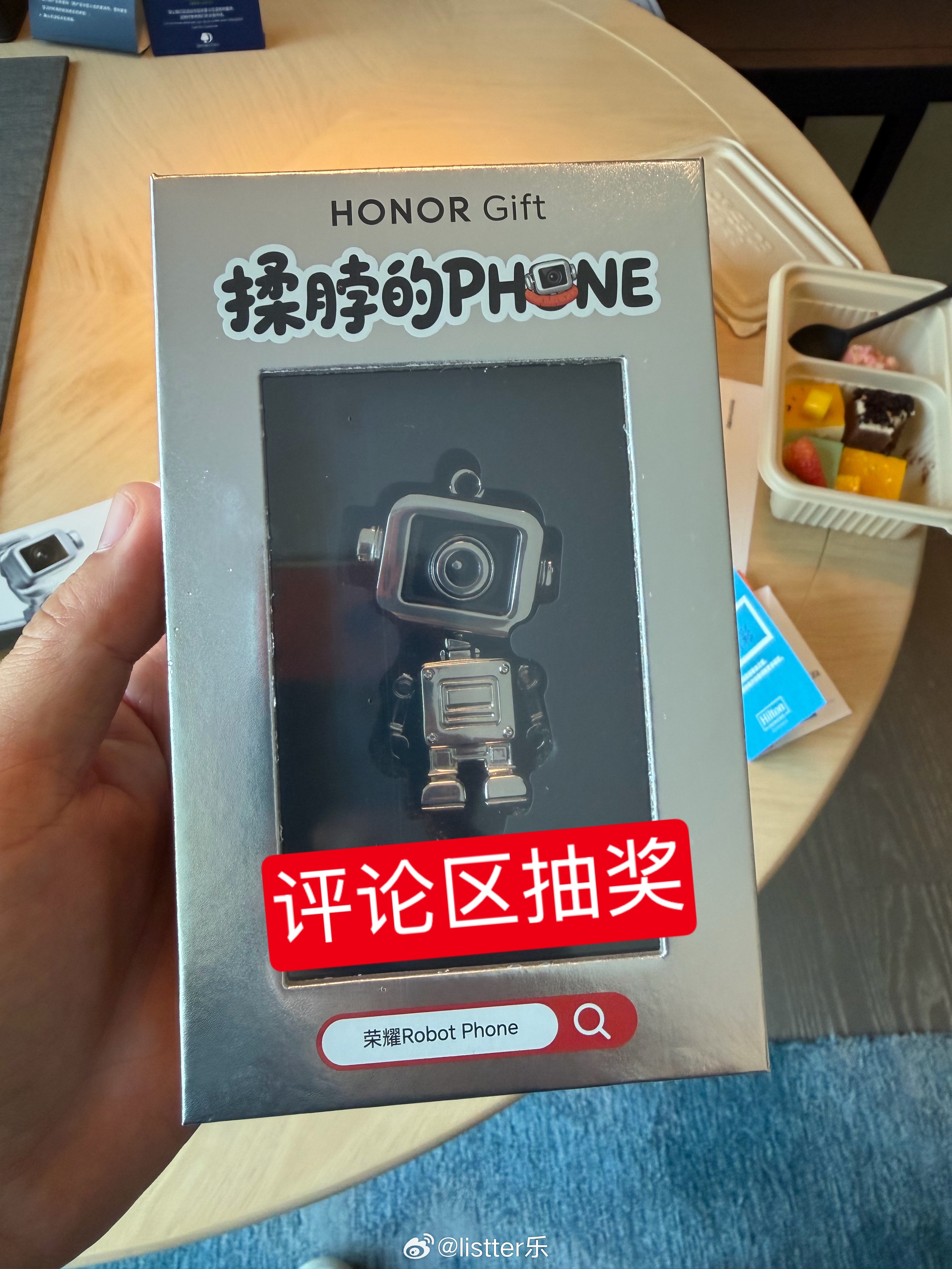 有喜欢荣耀这个揉脖的PHONE小机器人的吗？评论区回1，下周抽1个铁粉包邮送。 