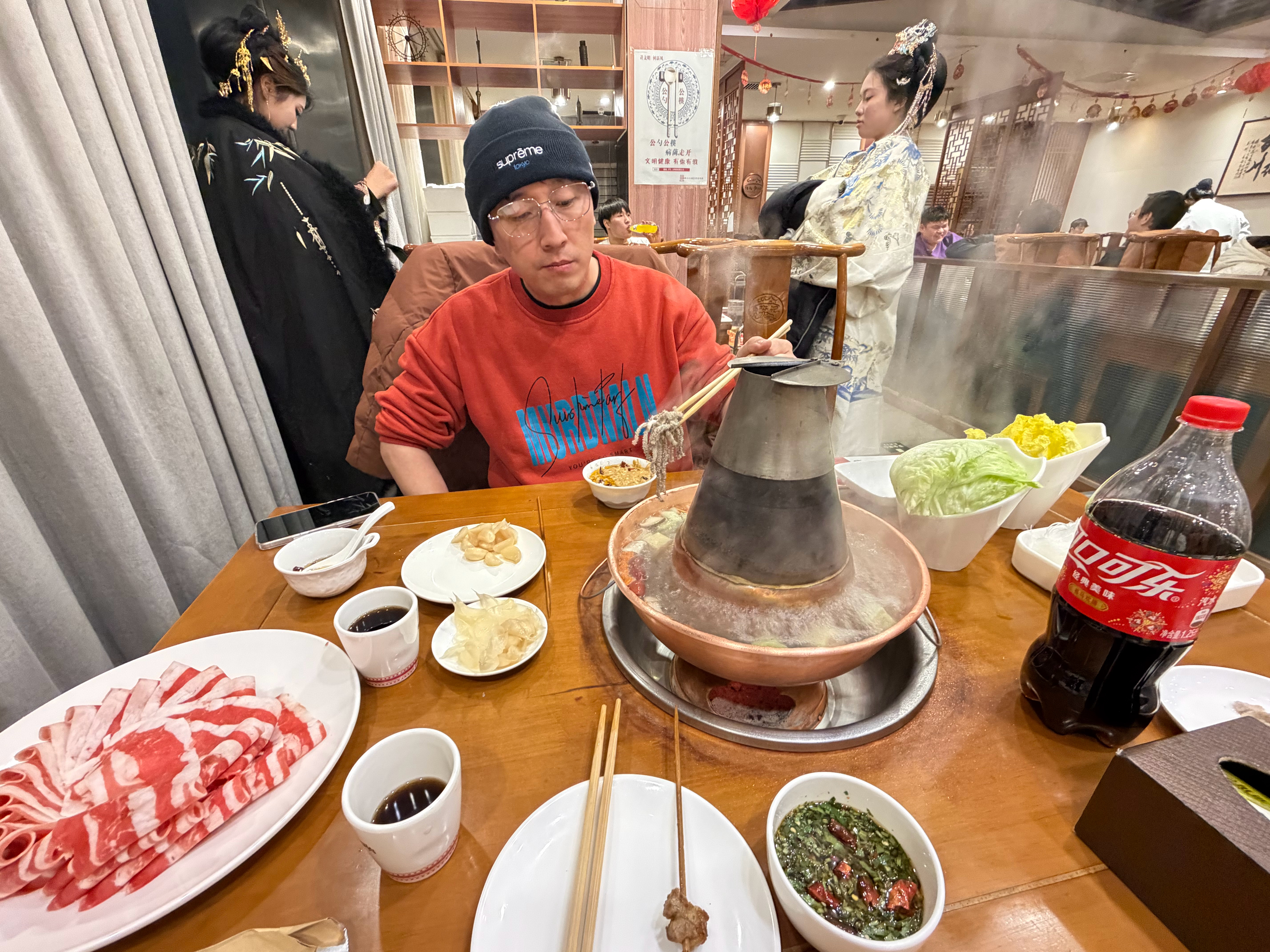 跟宫里的人一块干饭那叫一个地道