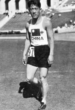 1932年，国民政府宣布不参加洛杉矶奥运会，日本企图裹挟刘长春代表伪满参赛，张学
