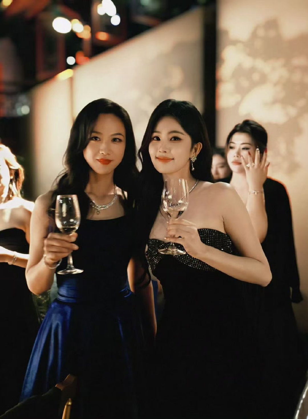 白鹿成功追星汤唯汤唯白鹿合照有一个小女孩又追星成功了捏[么么哒] ​​​