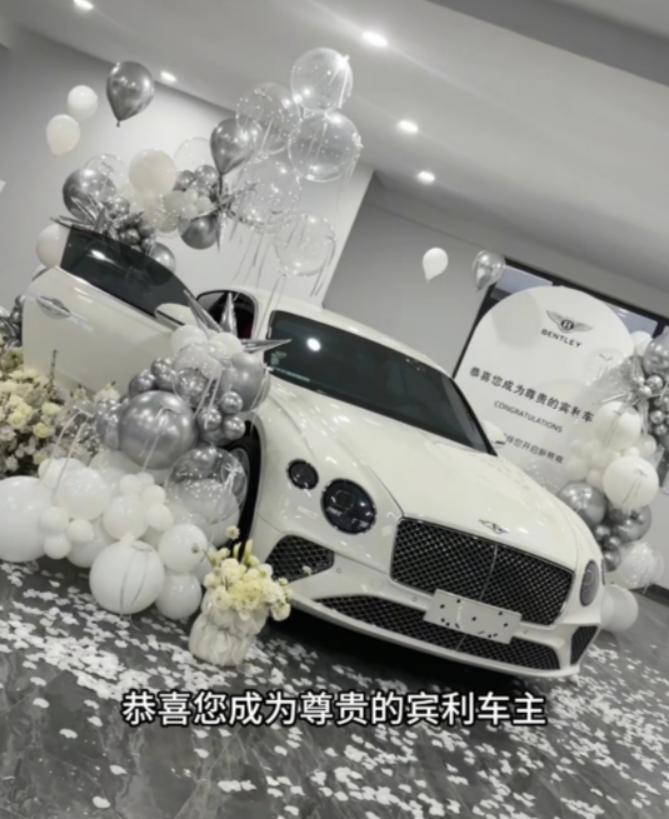 网红还是有钱的！鹿哈在长沙润和滨江湾买了豪宅、去年还提了宾利、买了法拉利，就是不