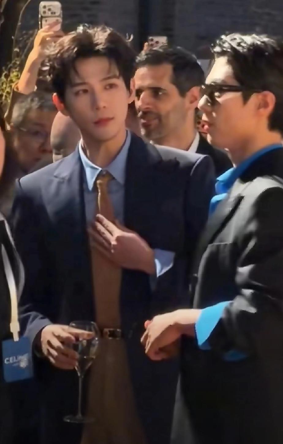 王安宇朴宝剑这友情来的真快，4月10日第一次见面认识，4月11日社交账号互关，4