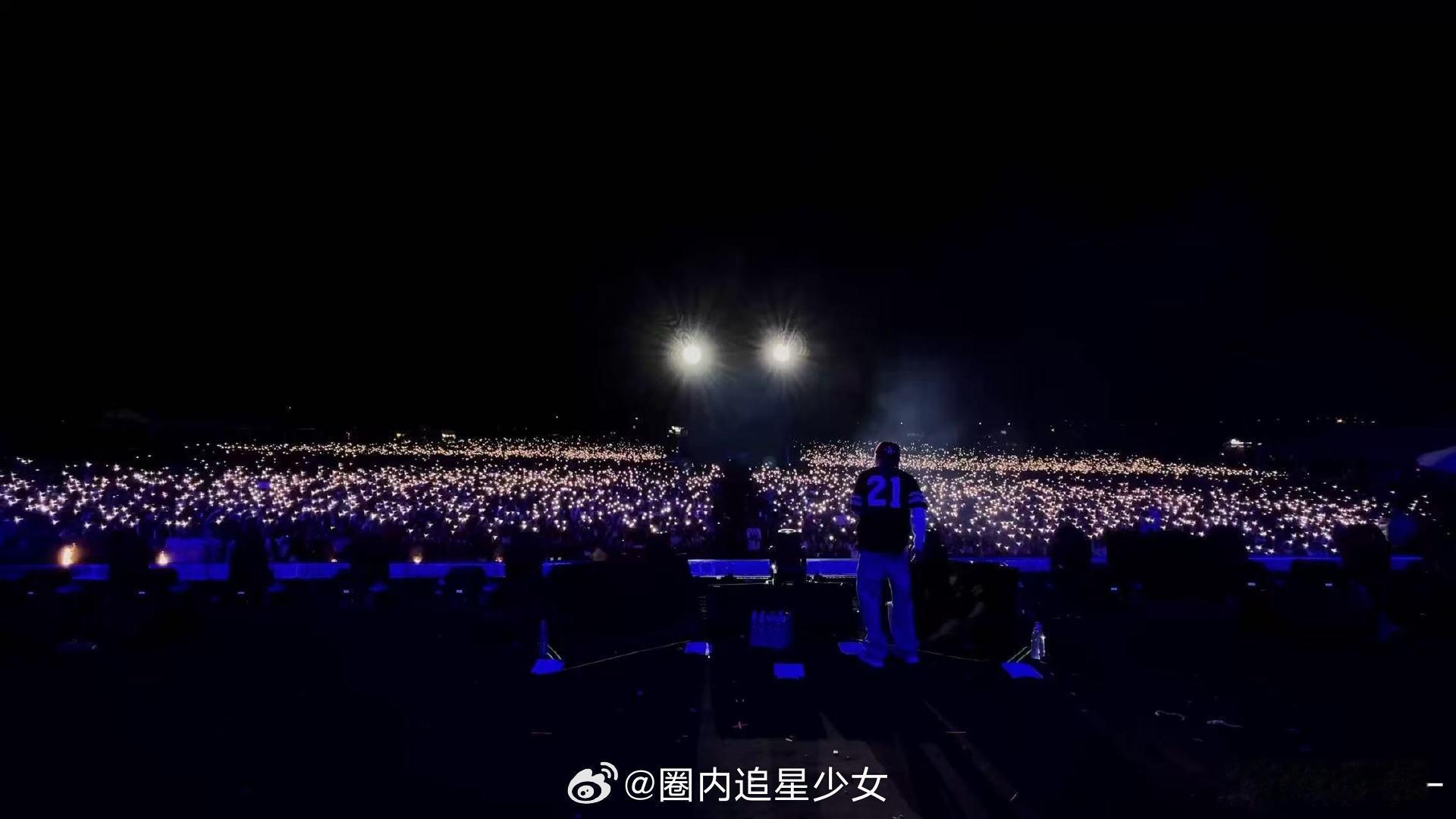 没想到TizzyT的歌还有劝架作用公司茶水间永远不缺故事！今早俩同事为了咖啡机使