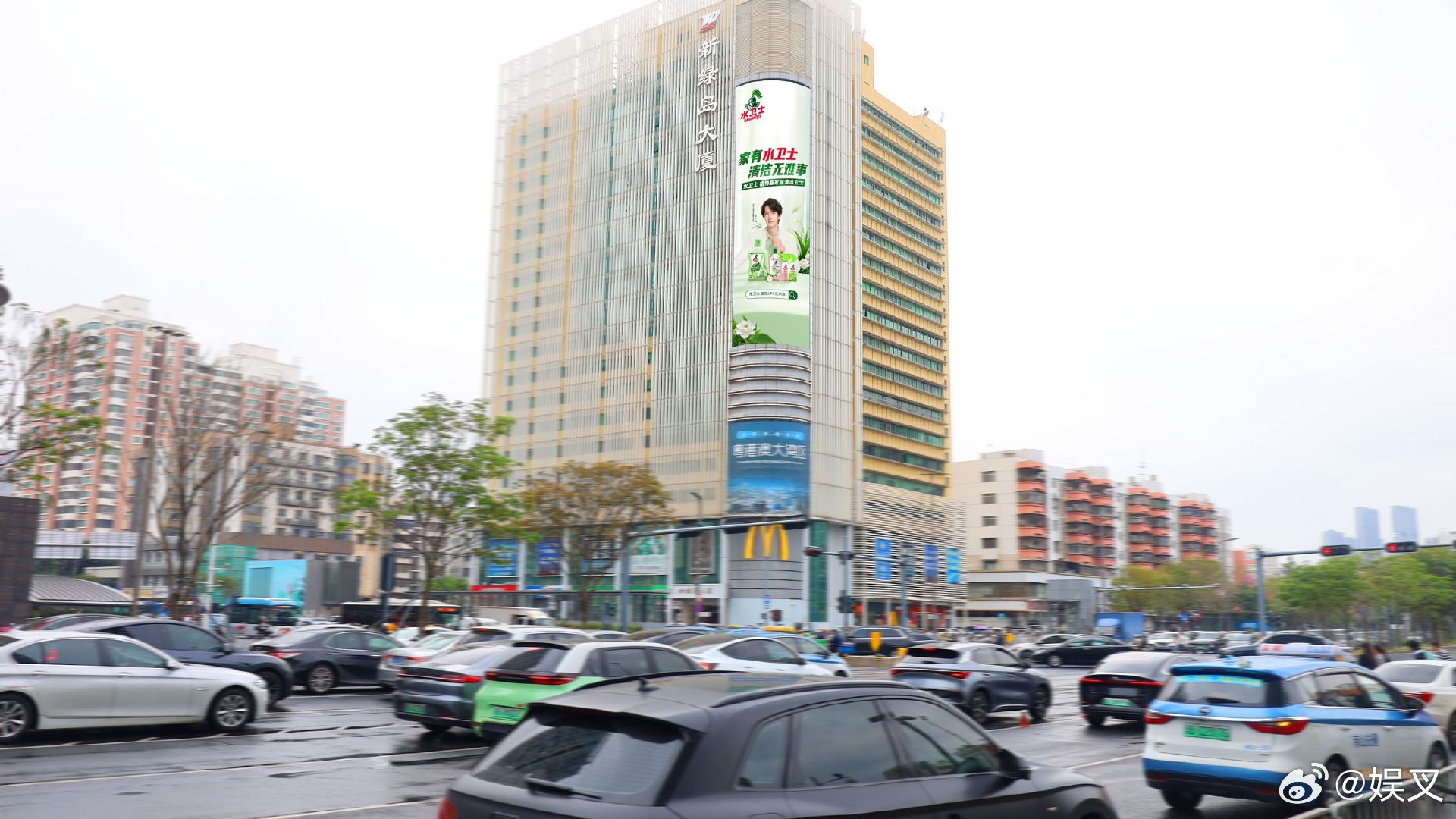 18城偶遇王一博 双向奔赴的爱太甜～品牌霸霸18城大屏安排，承包你的城市，速来打