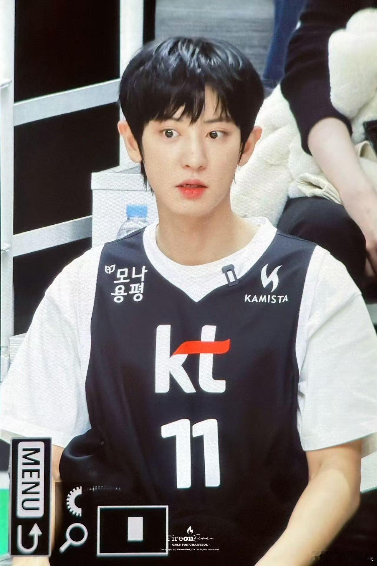 朴灿烈给篮球联赛开球朴灿烈为篮球联赛开球朴灿烈给篮球联赛开球，好帅，[可怜][可