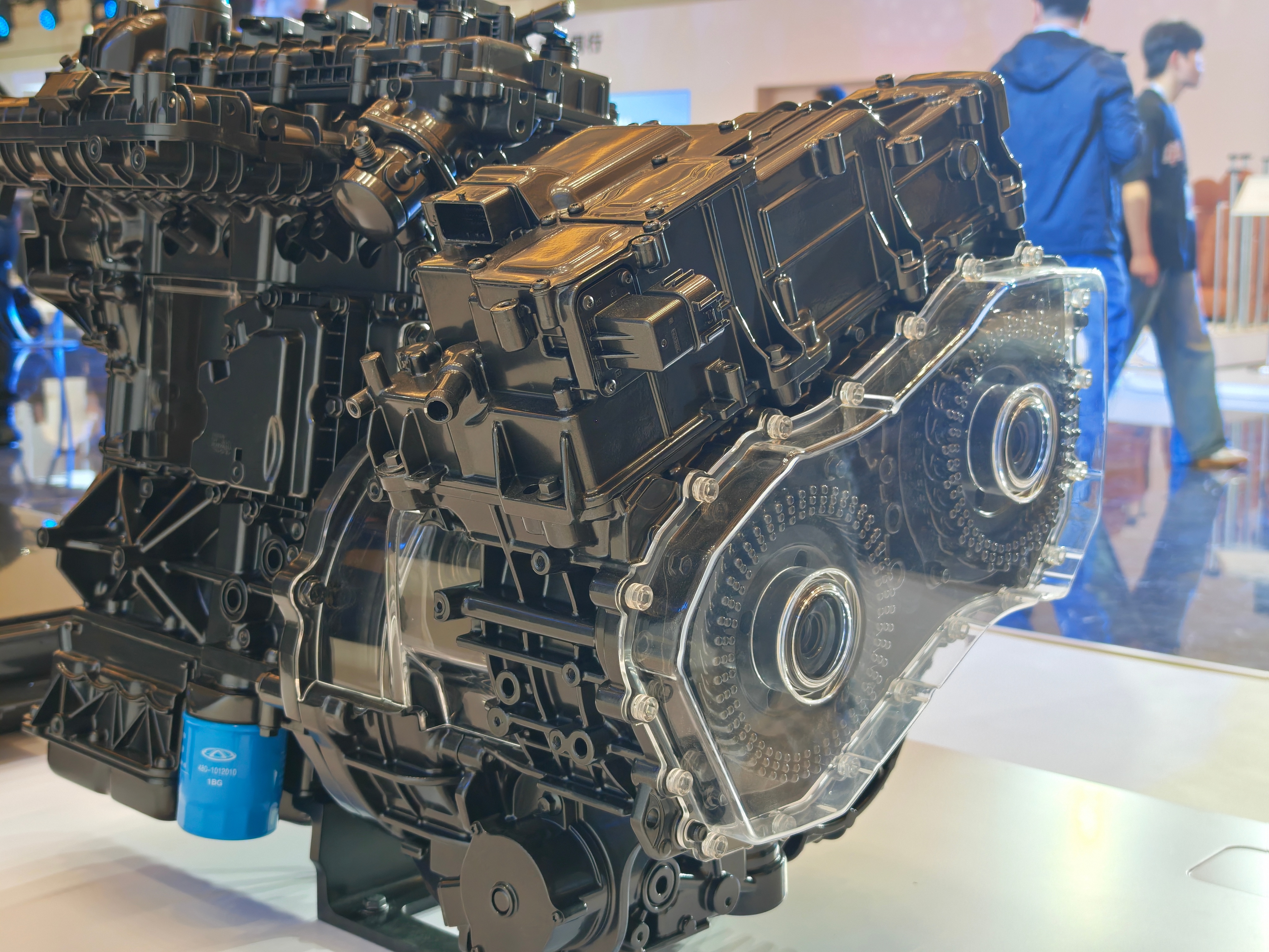 奇瑞发布鲲鹏超能HEV 2.0，就是之前说的那个5度电的HEV油电混动；展具具体