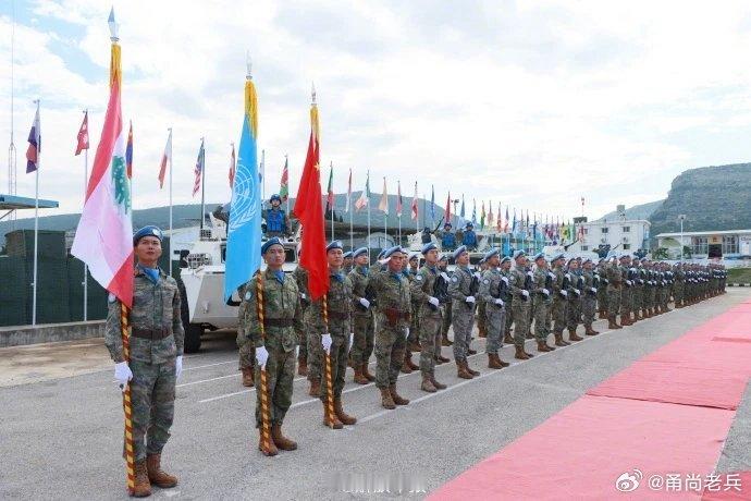 边关月  【强军早报 】军事早知道1、近日，海军航空兵某部组织多架大型反潜巡逻机