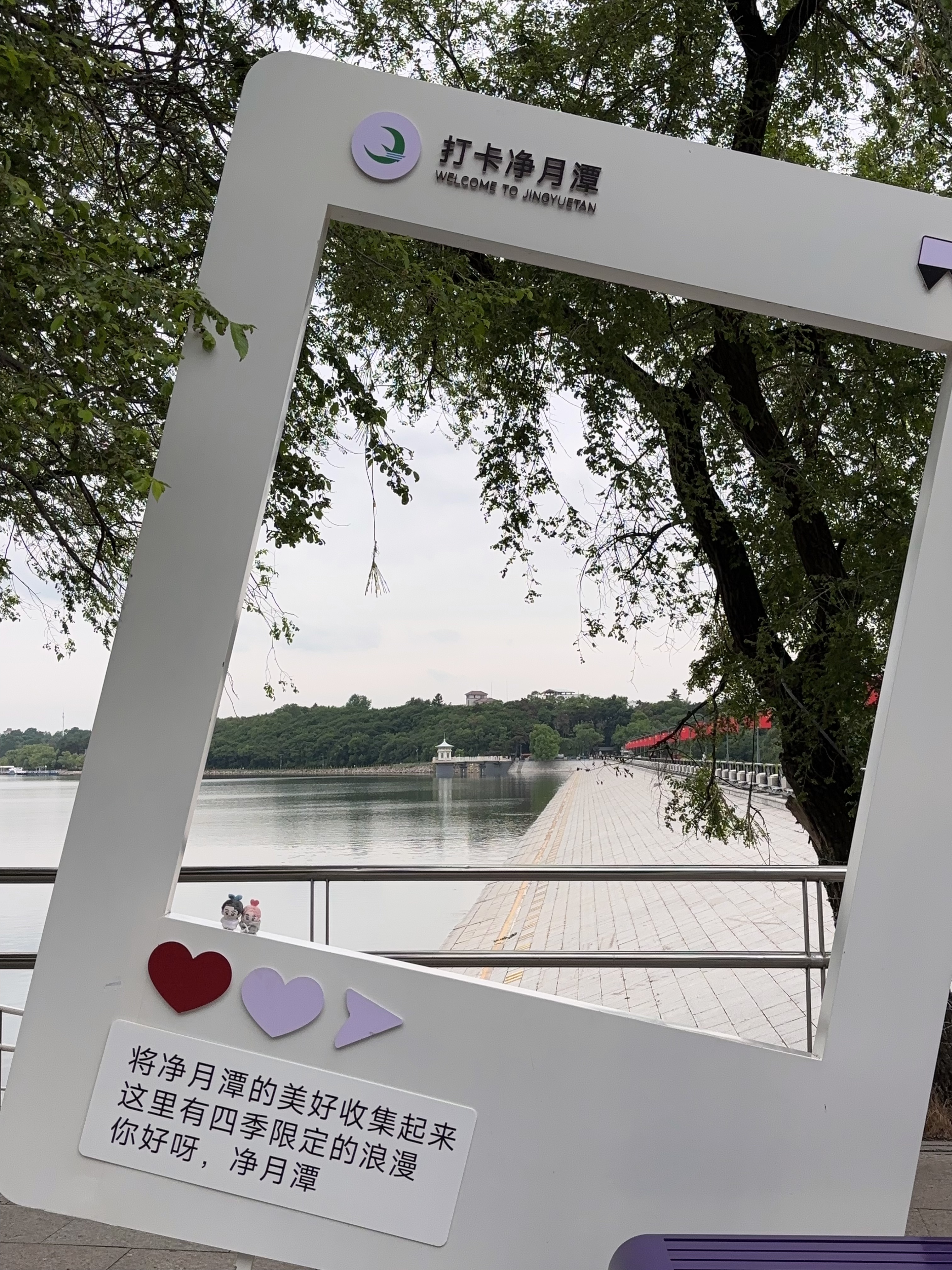 今天也在做得意的产品姐，就是长影展厅里的香氛味道要把人熏拥了。