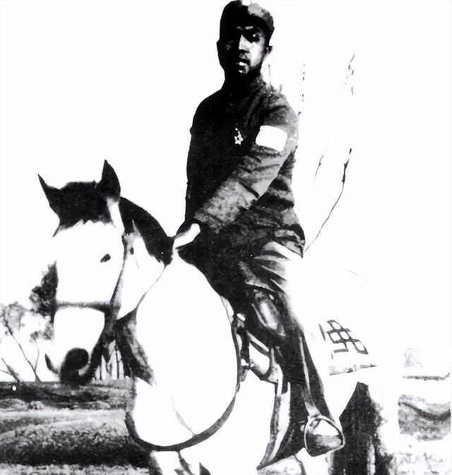 1949年，北平解放的重大时刻，毛主席见到了一个老熟人，他是原先四野中一位“特殊