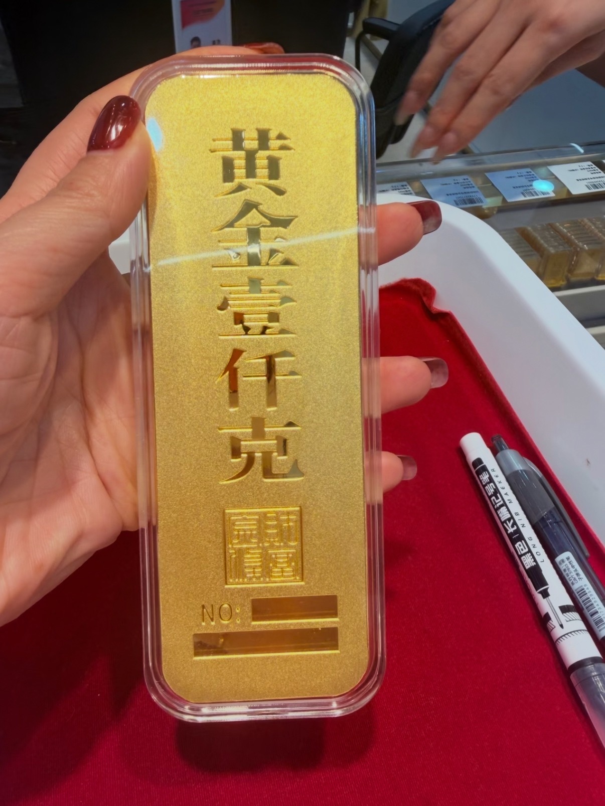 金价或创2008年来最大单月跌幅真的像过山车一样，金价最近一个月从1200跌到9