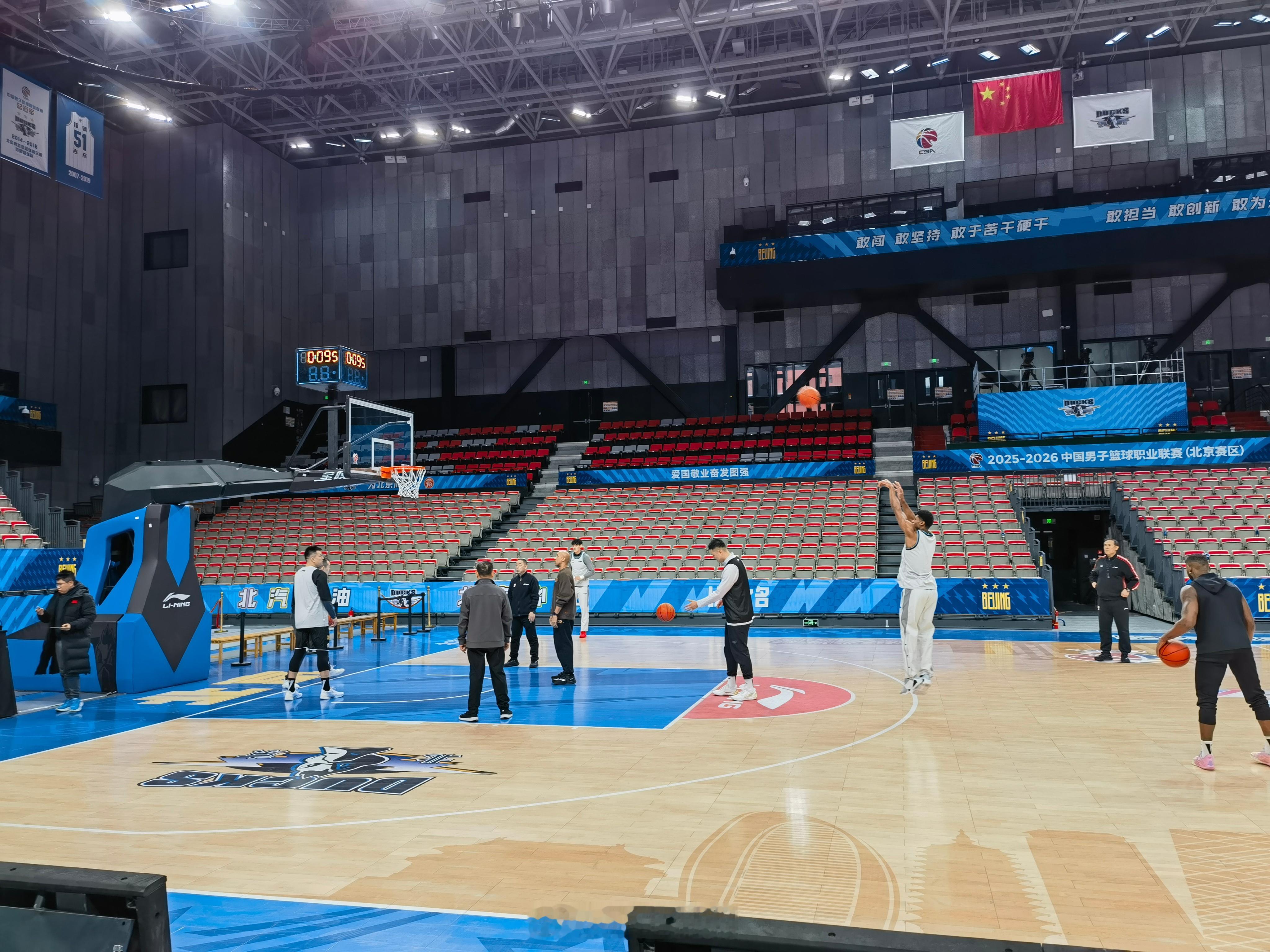 北京男篮vs宁波男篮 许导表示，周琦的具体检查结果要等周一，目前来说，没有上赛季