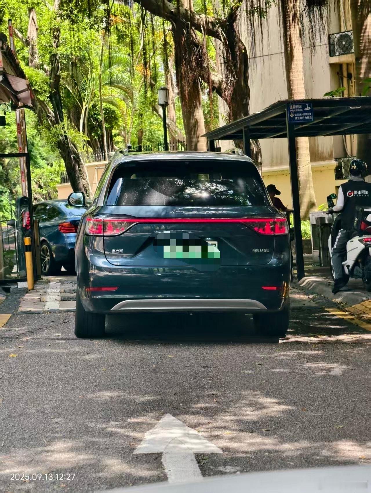 问界汽车月销量2025年1月 21836辆2025年2月 11315辆2025年