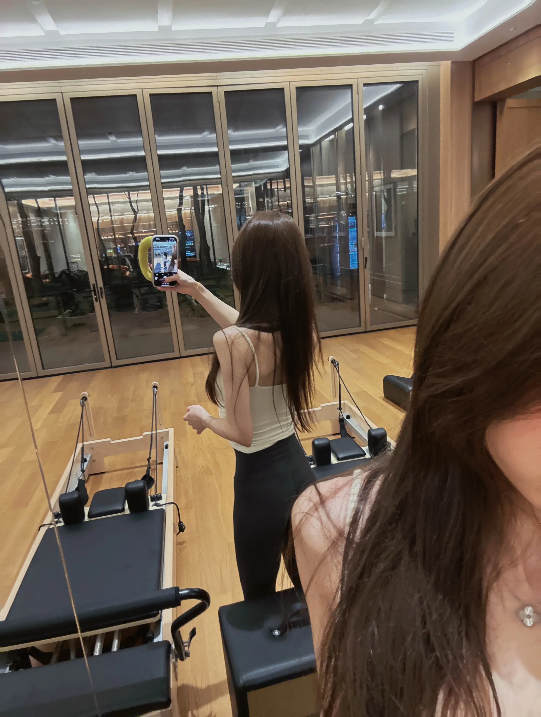 我只站在原地你朝我笑啊