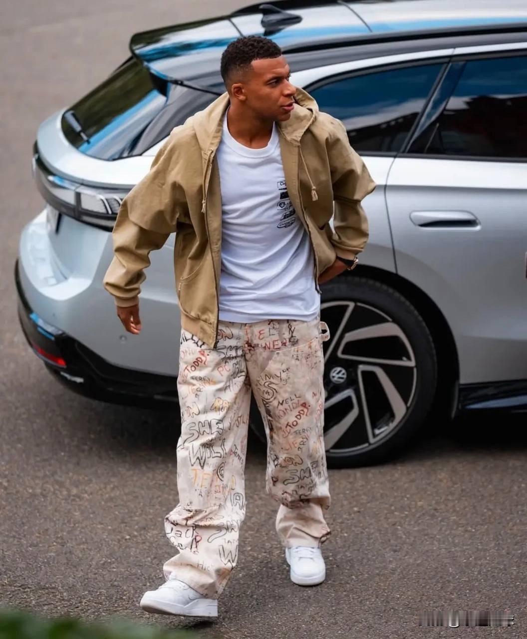 2026年足球运动员年薪最高排行榜（仅计薪金） ，前五名均在沙特联赛，梅西未进前