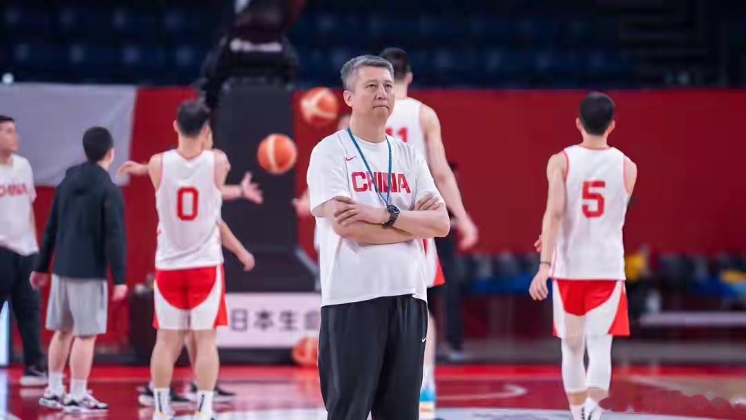 中国男篮 郭士强吸取了两负韩国的教训，今晚中国男篮开启大举进攻模式。首发五人焕然