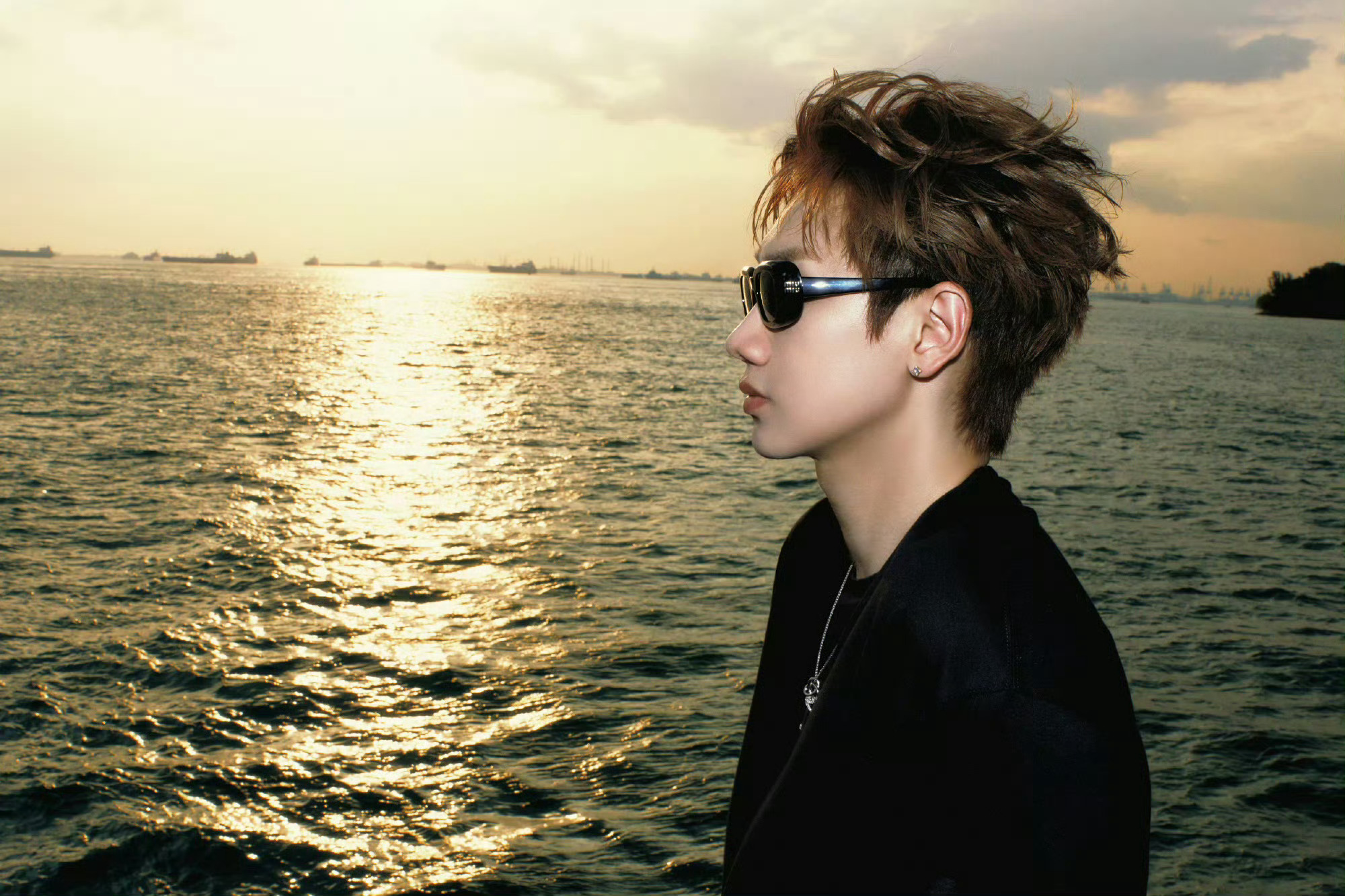 汪苏泷明日世界专辑试听谁懂啊！这是汪苏泷的第12张创作专辑啦✨从罗曼宇宙到明日世