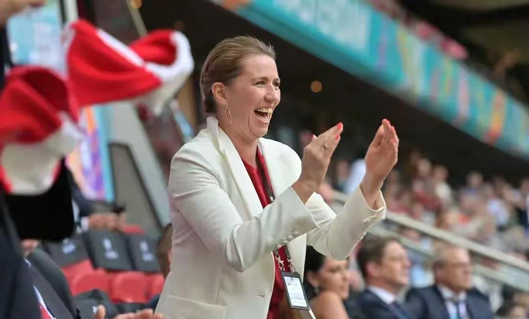 大家一定觉得丹麦女首相弗雷泽里克森十分眼熟吧？没错，七年前她就名满天下了。
 